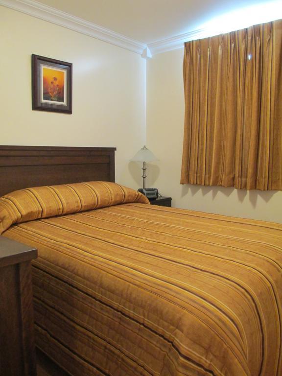Holyrood Comerford'S Ocean View Suites חדר תמונה