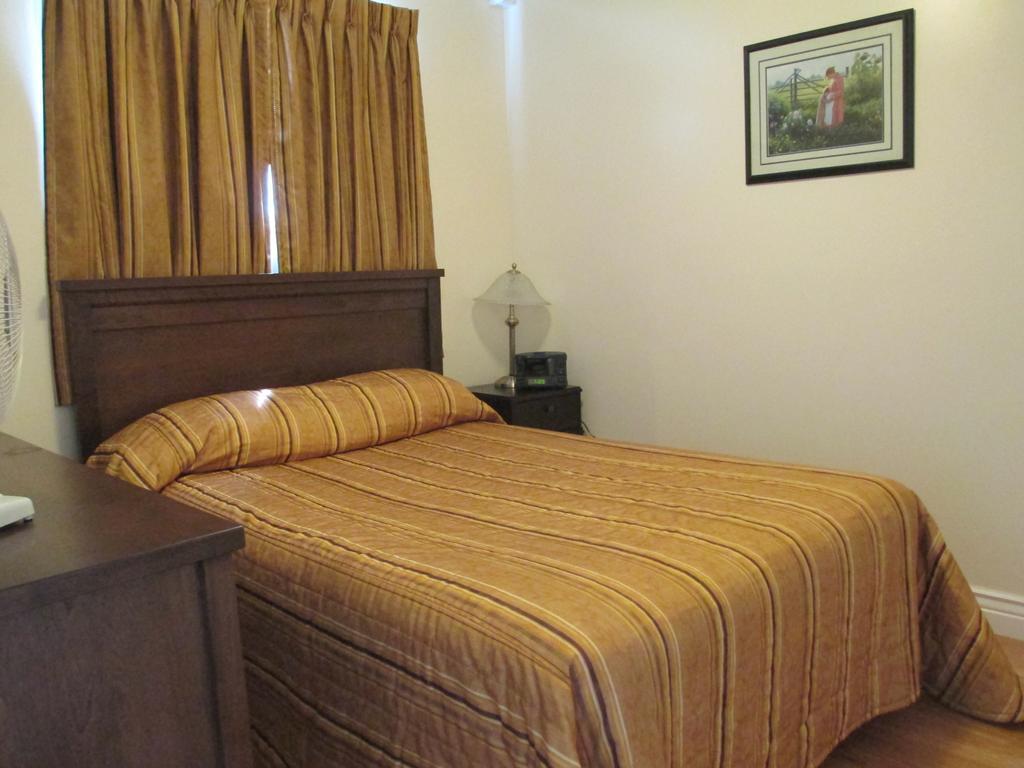 Holyrood Comerford'S Ocean View Suites חדר תמונה