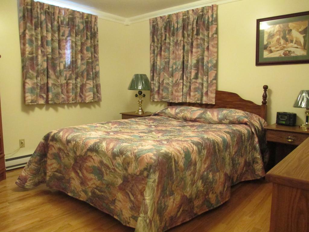 Holyrood Comerford'S Ocean View Suites מראה חיצוני תמונה