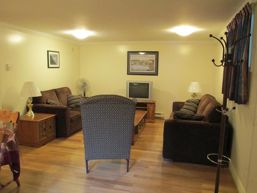 Holyrood Comerford'S Ocean View Suites מראה חיצוני תמונה