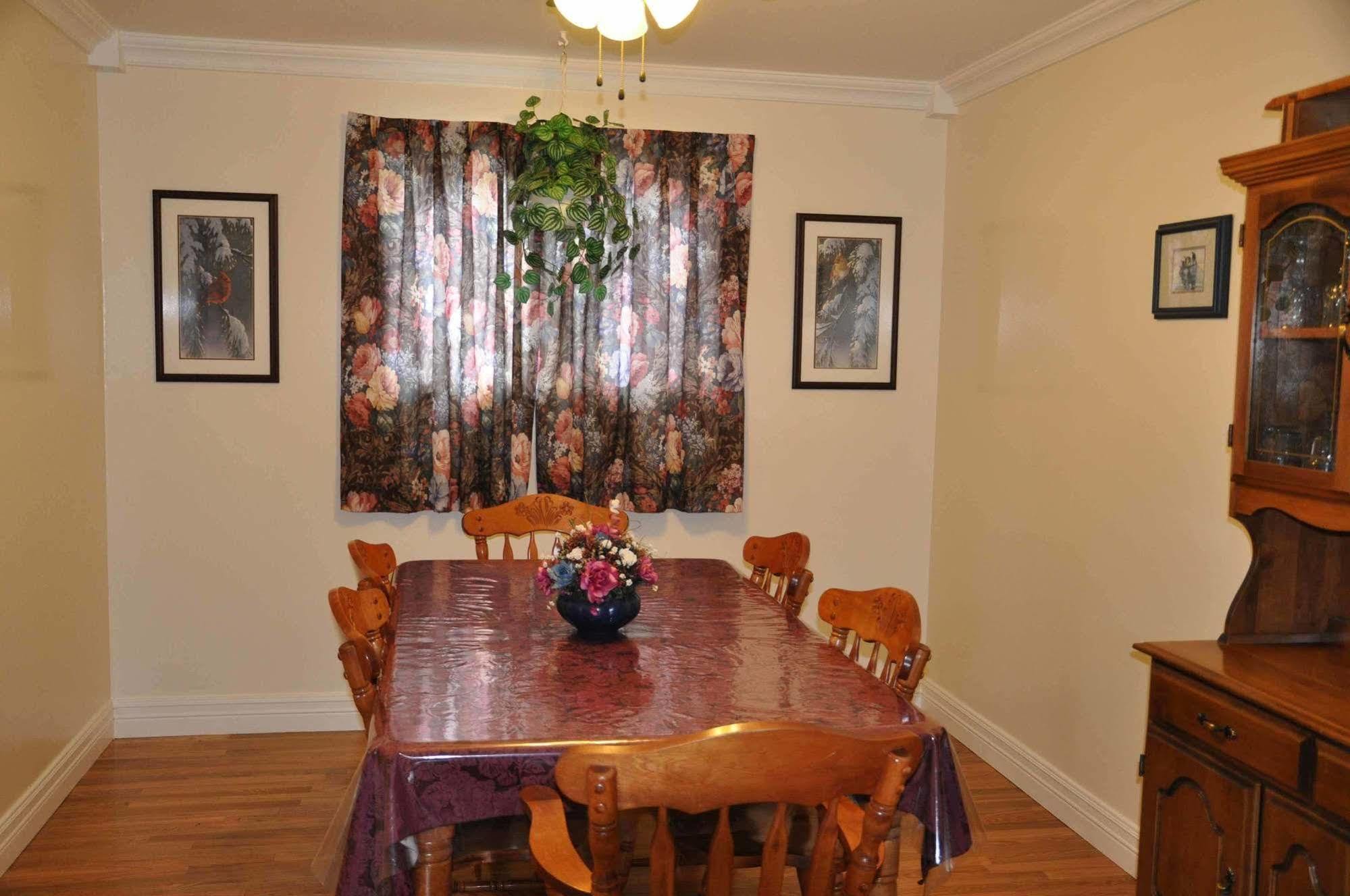 Holyrood Comerford'S Ocean View Suites מראה חיצוני תמונה