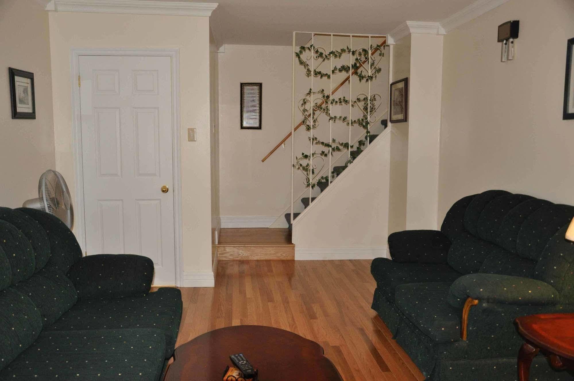 Holyrood Comerford'S Ocean View Suites מראה חיצוני תמונה