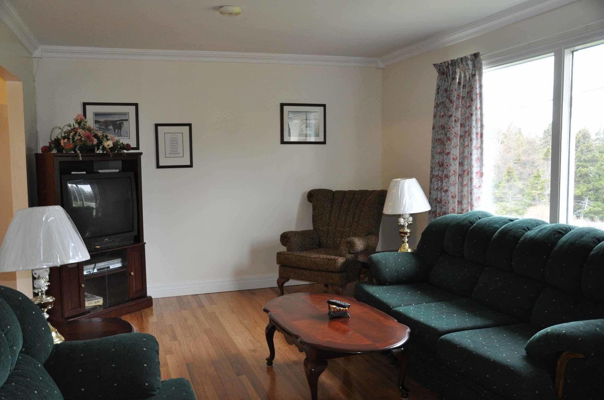 Holyrood Comerford'S Ocean View Suites מראה חיצוני תמונה