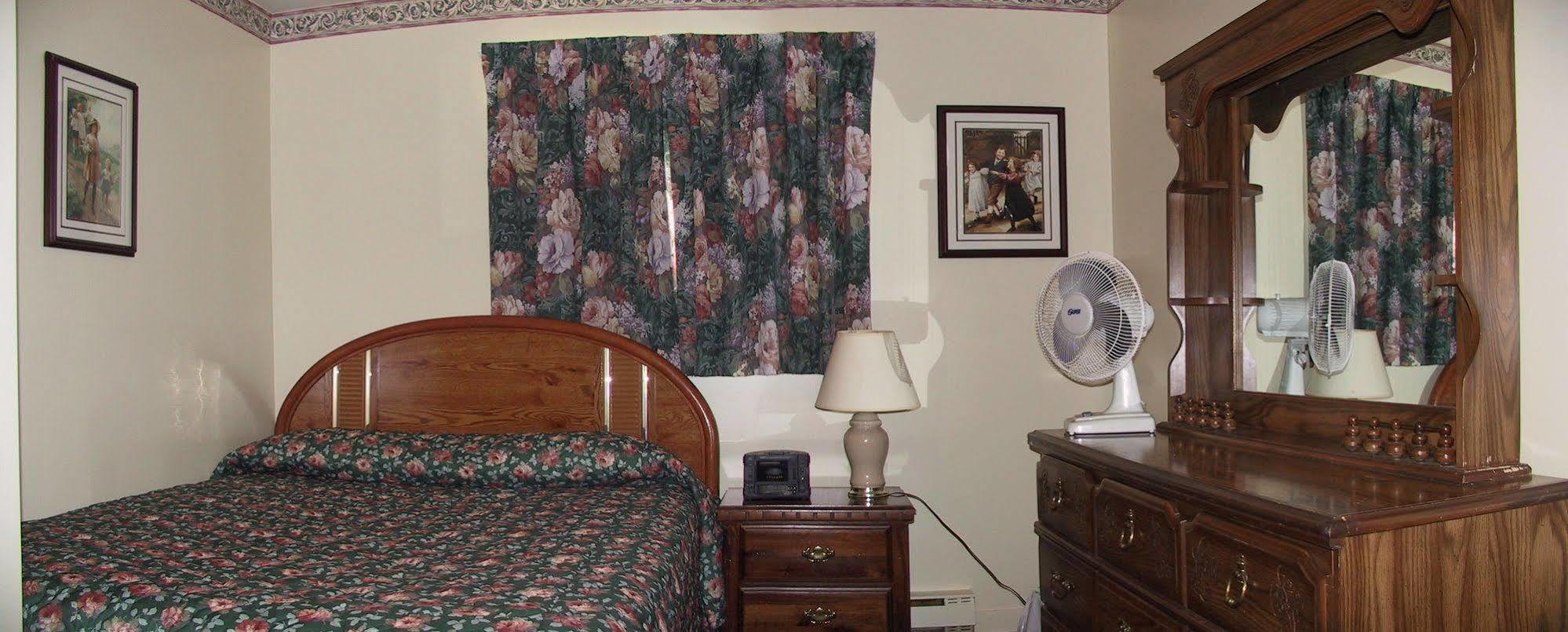 Holyrood Comerford'S Ocean View Suites מראה חיצוני תמונה